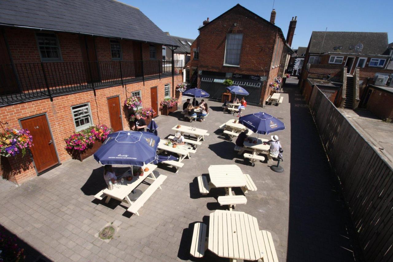 The Angel In Wootton Bassett Hotel Royal Wootton Bassett Buitenkant foto